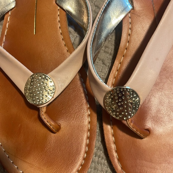 Report Women's Tan and Gold strappy Sandals - Picture 2 of 4